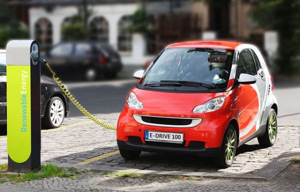 Electric car recharging - Wikimedia