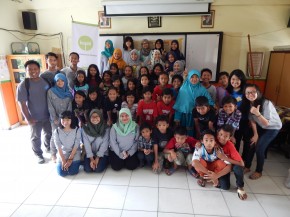 Foto bersama KOPHI dan peserta Tanggap Banjir SD Kuningan Barat 05 Pagi