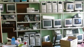 E waste - Wikimedia Commons - Laburpena