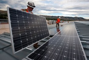 Installing Solar Panels - Energy Govt - Wikimedia Commons