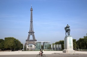 Cycling in Paris - Kosala Bandara